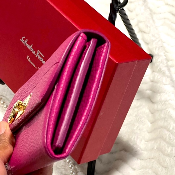 Salvatore Ferragamo long Bi-fold Wallet - Picture 9 of 16